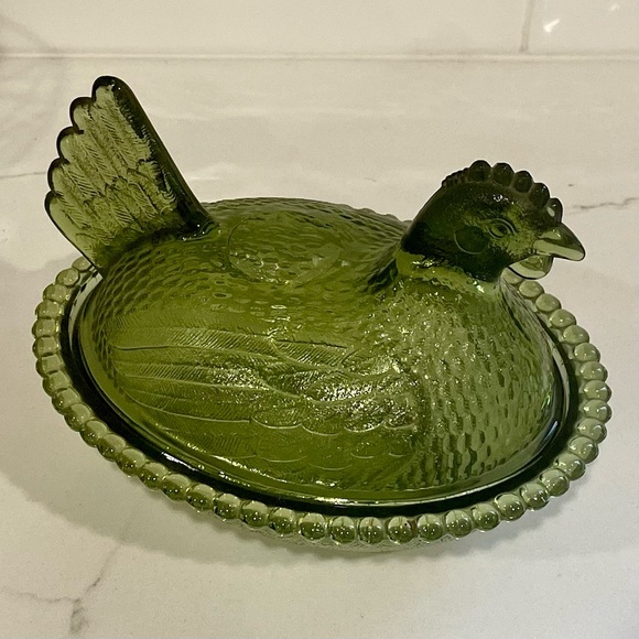 Gorgeous Vintage Glass Hen on Nest Dish (HON) - Picture 2 of 2